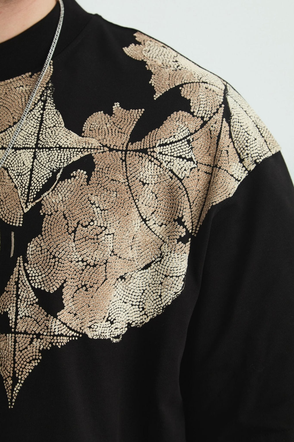 REALISTIC - BLACK
